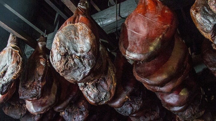 V&igrave; sao người ch&acirc;u &Acirc;u th&iacute;ch c&aacute;c m&oacute;n thịt hun kh&oacute;i?- Ảnh 2.