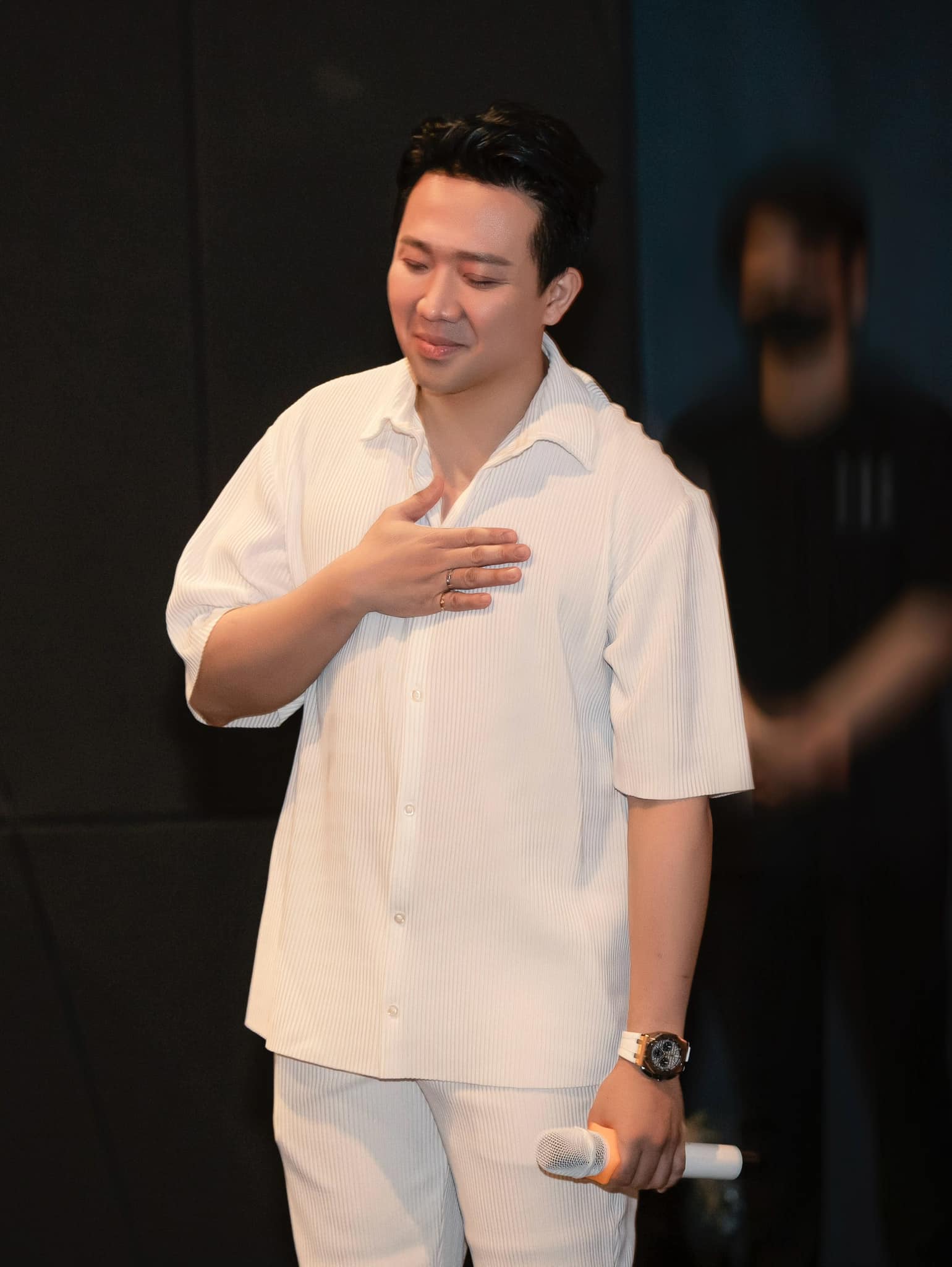 Trấn Thành đăng thông báo khẩn: “Em xin mọi người thương em” - Ảnh 2.