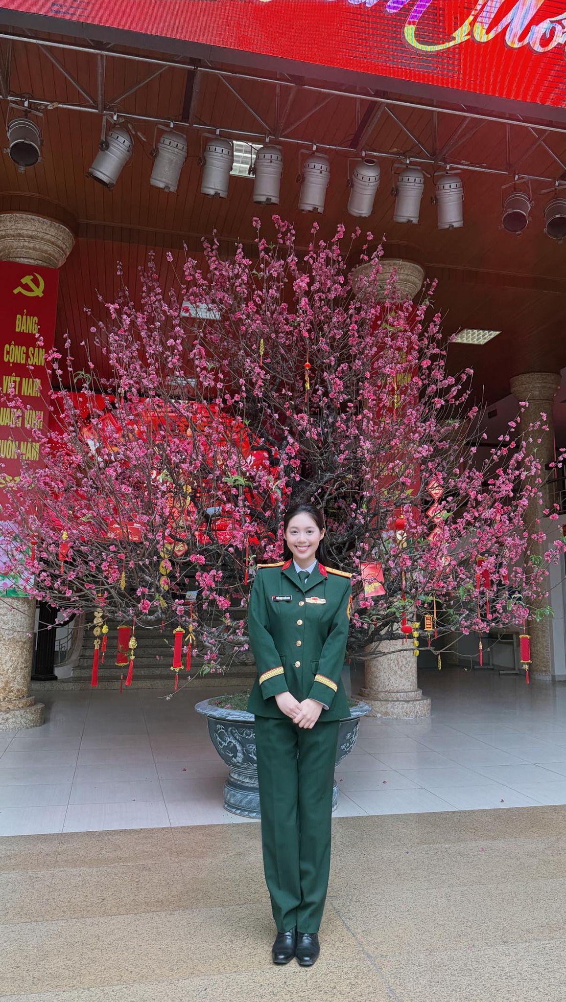 20 giây để đời của "Á hậu lọt top tìm kiếm cùng Đình Bắc" trên sóng truyền hình quốc gia dịp Tết- Ảnh 5.