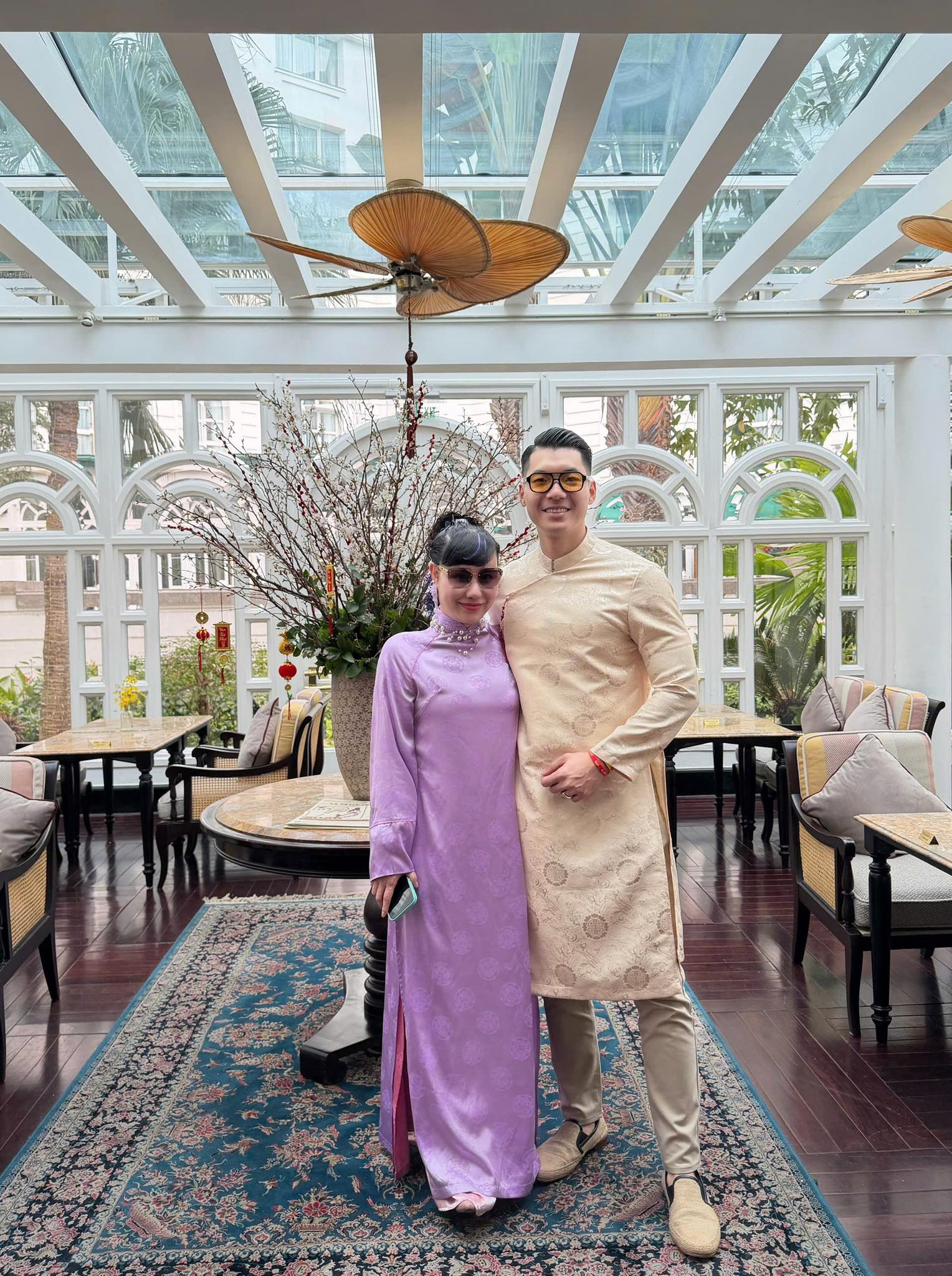 Nam diễn viên Việt cho vợ đại gia hơn 15 tuổi "lên sóng" - Ảnh 1.