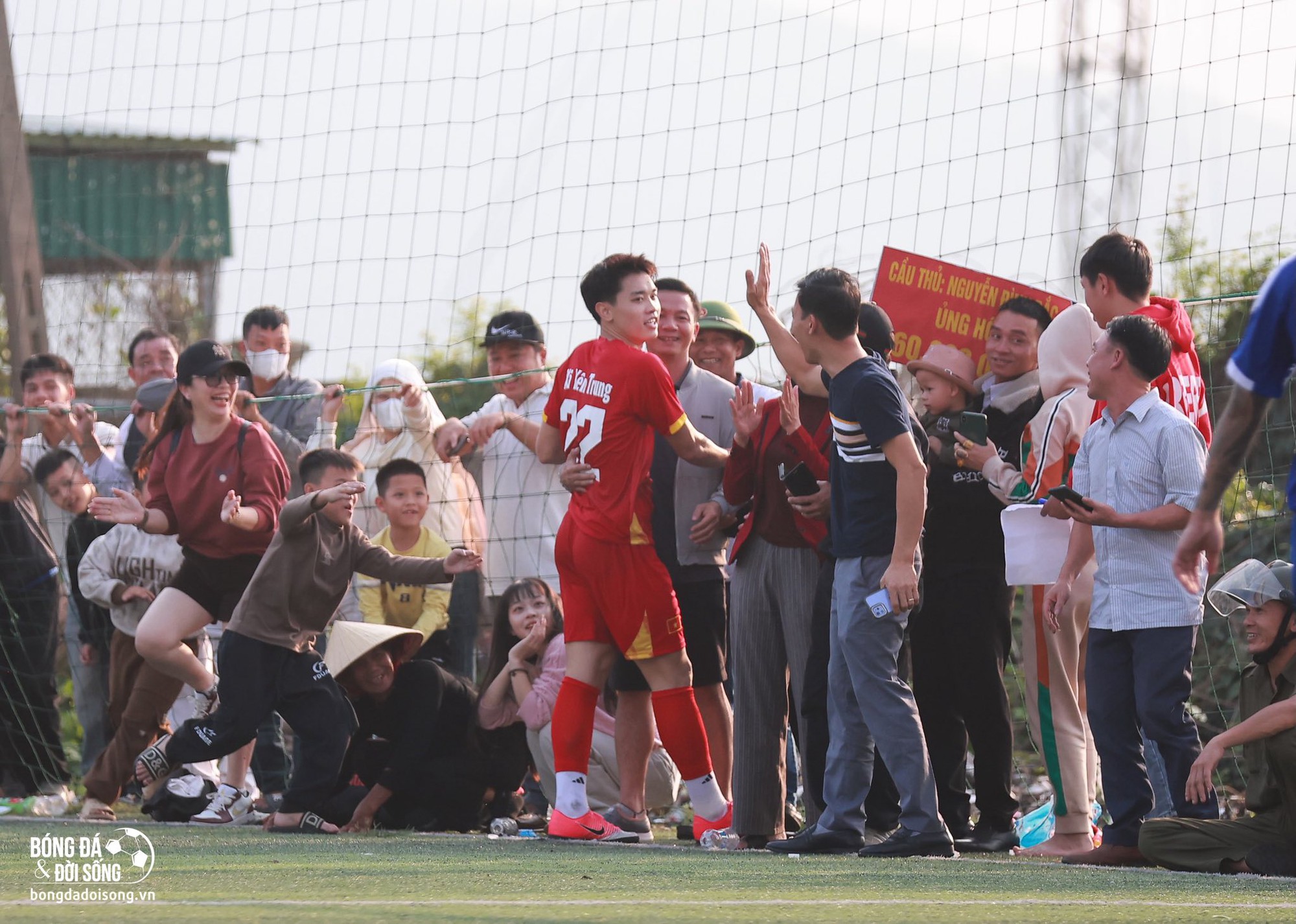 Đình Bắc: Ngôi sao chọn lấm lem bùn đất để được quê hương ôm trọn vào lòng- Ảnh 1. Đình Bắc: Ngôi sao chọn lấm lem bùn đất để được quê hương ôm trọn vào lòng- Ảnh 1.
