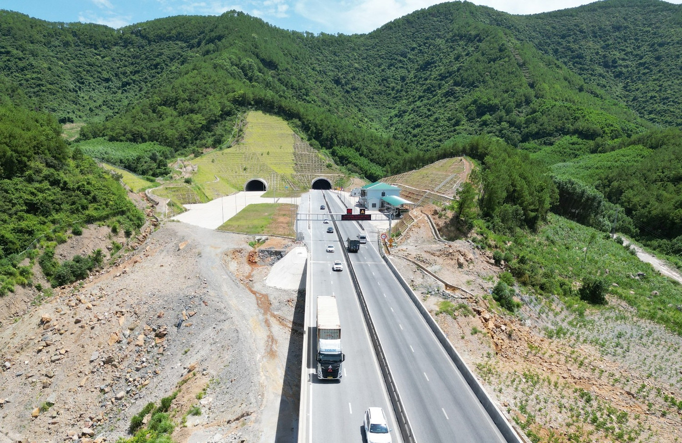 Ùn tắc cao tốc Bắc Nam qua hầm Thần Vũ Trong dịp Tết 2026 - Ảnh 8.