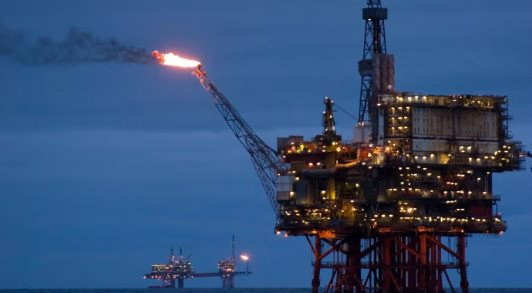 Phát hiện mạng lưới buôn lậu dầu Nga quy mô cực khủng, tổng trị giá ít nhất 90 tỷ USD - Ảnh 1.