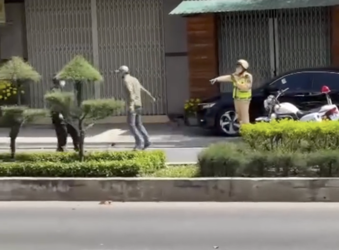 Khánh Hòa: Bắt đối tượng chống đối CSGT rồi đốt xe - Ảnh 1.