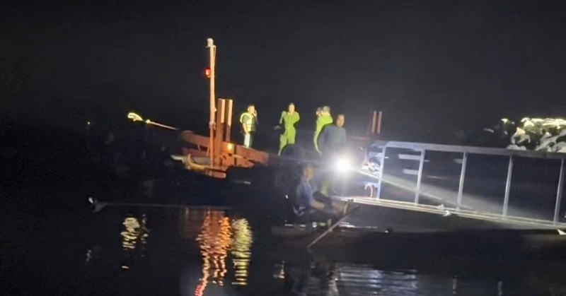 Vụ ch&igrave;m t&agrave;u chở kh&aacute;ch ở hồ Th&aacute;c B&agrave;: Đặc c&ocirc;ng người nh&aacute;i vớt được thi thể nạn nh&acirc;n nhỏ tuổi nhất - Ảnh 3.