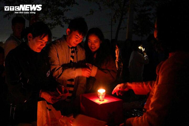 Kh&aacute;m ph&aacute; chợ &acirc;m dương độc đ&aacute;o, họp duy nhất mỗi năm 1 lần l&uacute;c nửa đ&ecirc;m- Ảnh 8.