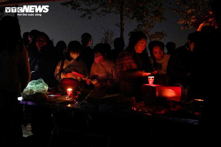 Kh&aacute;m ph&aacute; chợ &acirc;m dương độc đ&aacute;o, họp duy nhất mỗi năm 1 lần l&uacute;c nửa đ&ecirc;m- Ảnh 7.