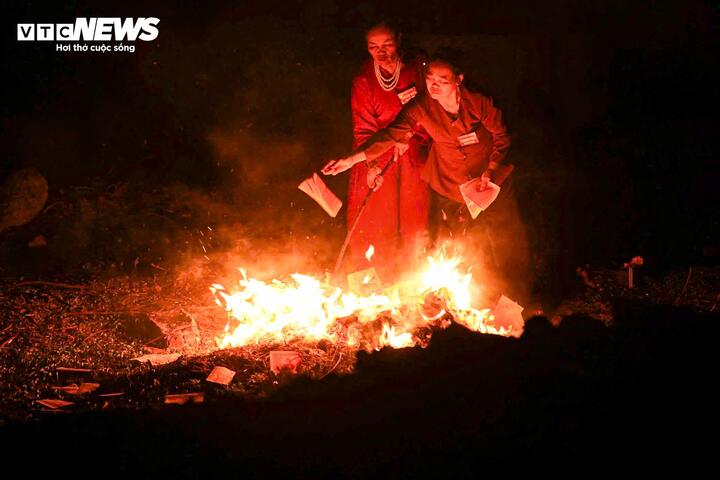 Kh&aacute;m ph&aacute; chợ &acirc;m dương độc đ&aacute;o, họp duy nhất mỗi năm 1 lần l&uacute;c nửa đ&ecirc;m- Ảnh 10.