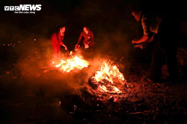 Kh&aacute;m ph&aacute; chợ &acirc;m dương độc đ&aacute;o, họp duy nhất mỗi năm 1 lần l&uacute;c nửa đ&ecirc;m- Ảnh 11.