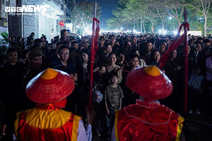 Kh&aacute;m ph&aacute; chợ &acirc;m dương độc đ&aacute;o, họp duy nhất mỗi năm 1 lần l&uacute;c nửa đ&ecirc;m- Ảnh 3.