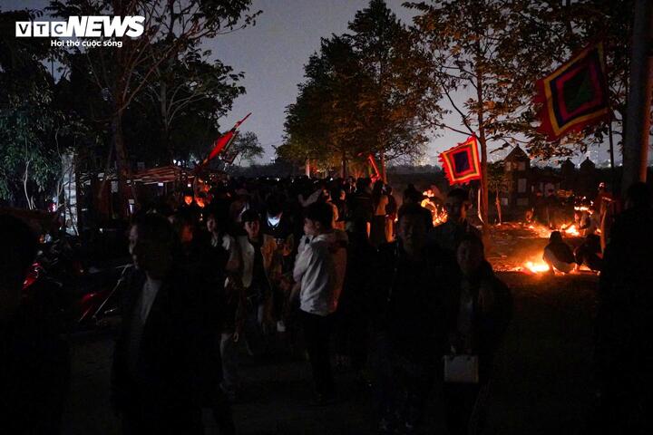 Kh&aacute;m ph&aacute; chợ &acirc;m dương độc đ&aacute;o, họp duy nhất mỗi năm 1 lần l&uacute;c nửa đ&ecirc;m- Ảnh 4.