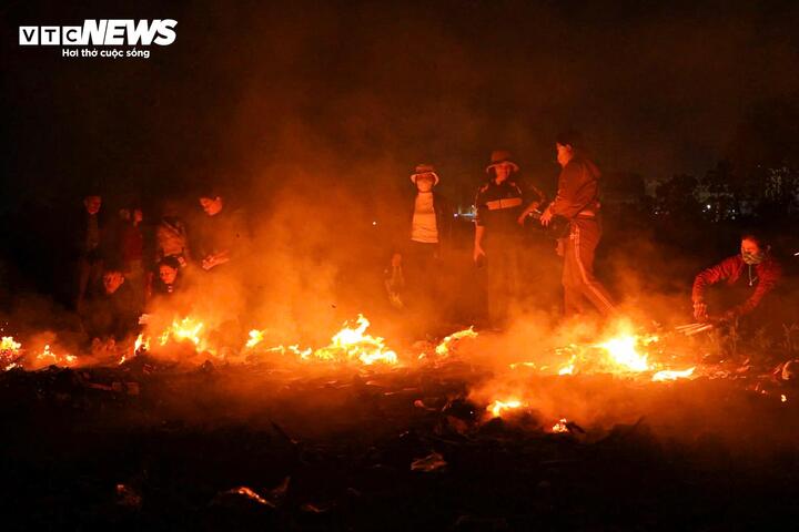 Kh&aacute;m ph&aacute; chợ &acirc;m dương độc đ&aacute;o, họp duy nhất mỗi năm 1 lần l&uacute;c nửa đ&ecirc;m- Ảnh 16.