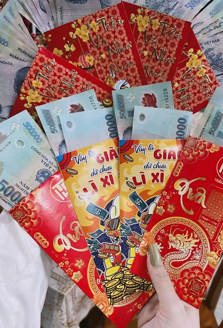 Cầm 15 triệu tiền lì xì của con, tôi nhận ra 1 điều- Ảnh 1. Cầm 15 triệu tiền lì xì của con, tôi nhận ra 1 điều- Ảnh 1.