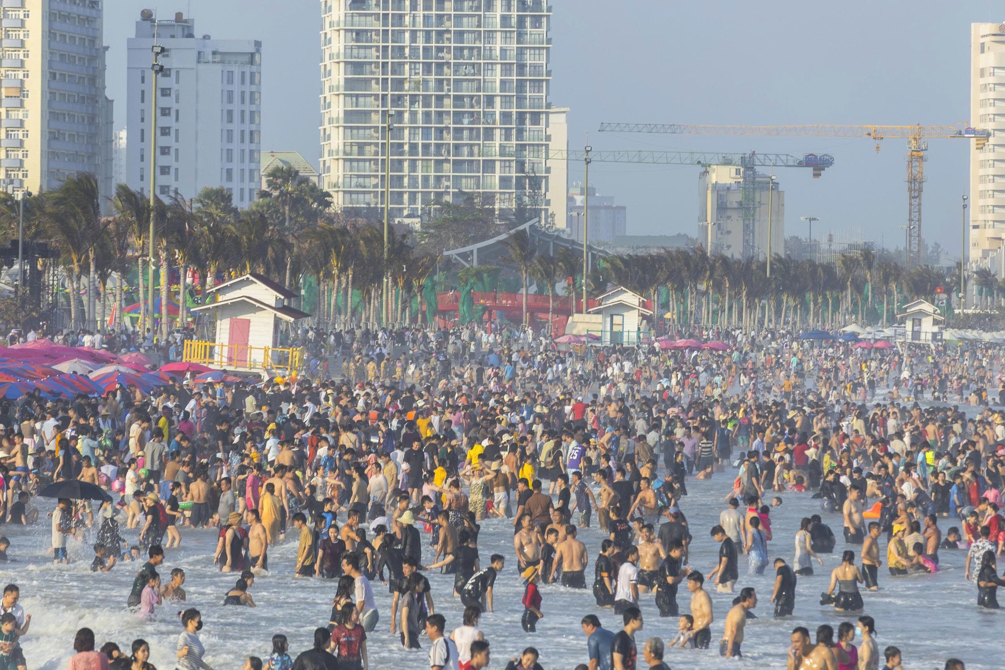 Vũng Tàu cứu 17 trường hợp gặp sự cố tắm biển trong dịp Tết Bính Ngọ 2026 - Ảnh 1.