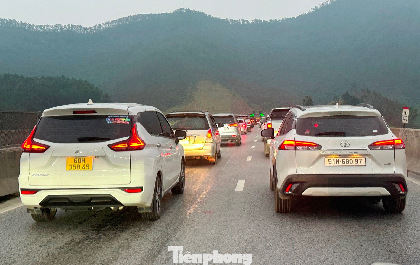 Ùn tắc cao tốc Bắc Nam qua hầm Thần Vũ Trong dịp Tết 2026 - Ảnh 4.