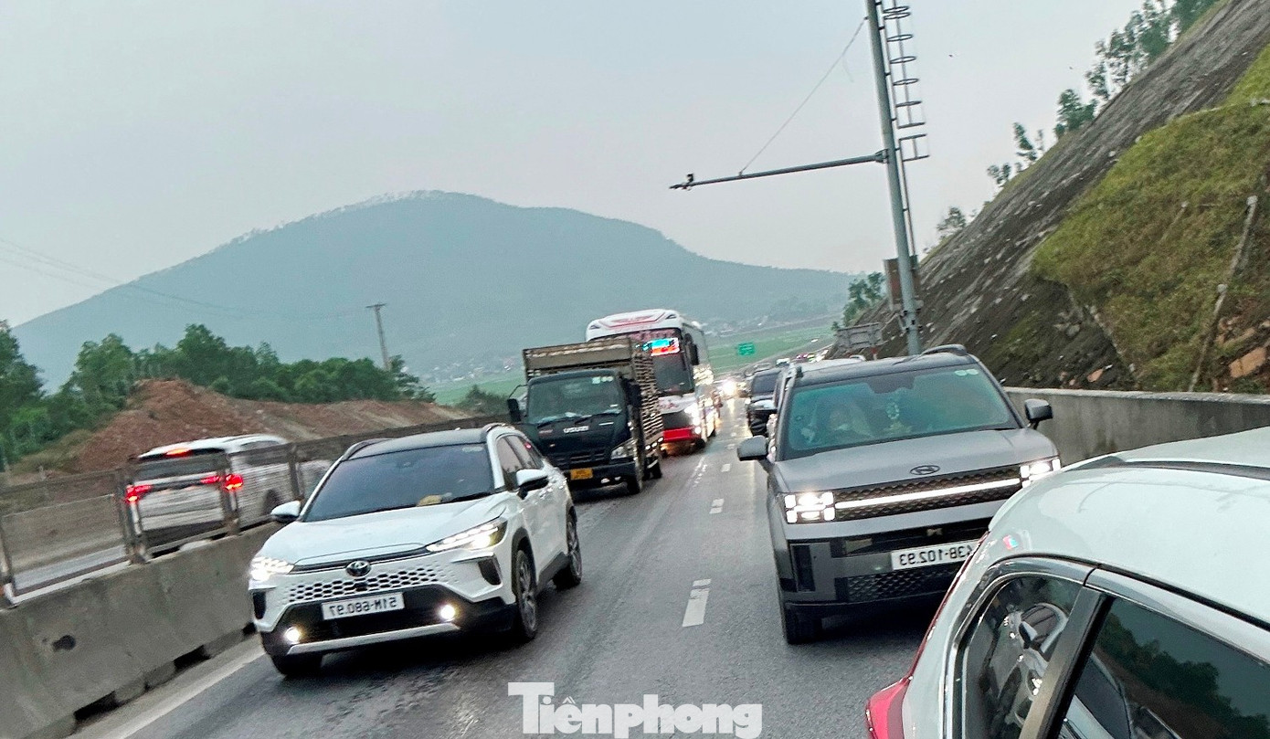 Ùn tắc cao tốc Bắc Nam qua hầm Thần Vũ Trong dịp Tết 2026 - Ảnh 7.