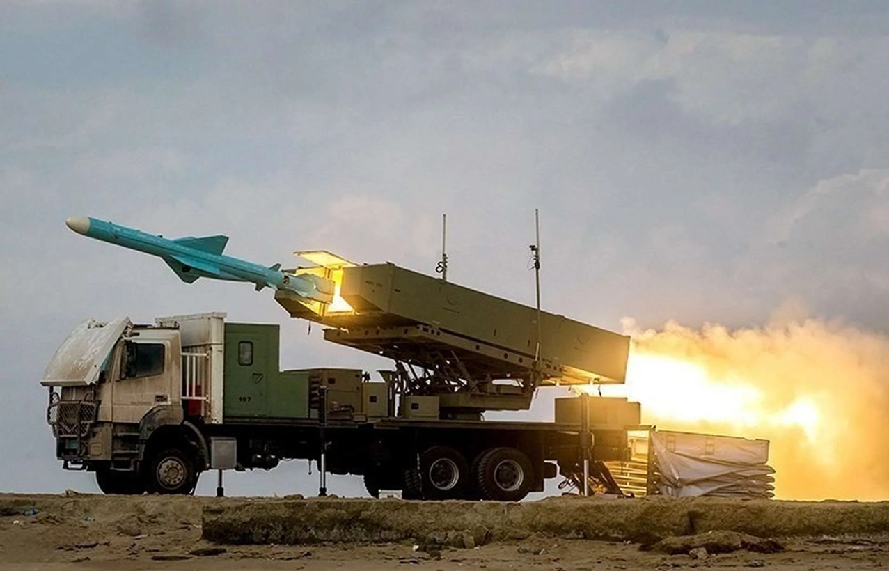 Iran xây dựng hệ thống phòng thủ tên lửa và thủy lôi nhiều lớp ở Hormuz - Ảnh 1.