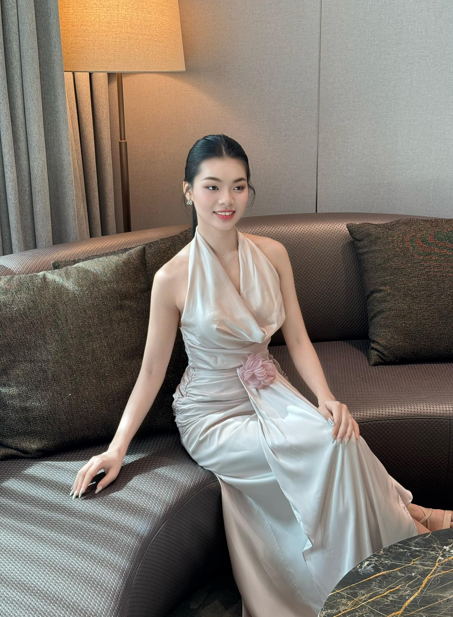 Xuân Bắc U23 Việt Nam bất ngờ tay trong tay với gái đẹp từng thi hoa hậu giữa lúc chuyện tình cảm gây xôn xao- Ảnh 4.