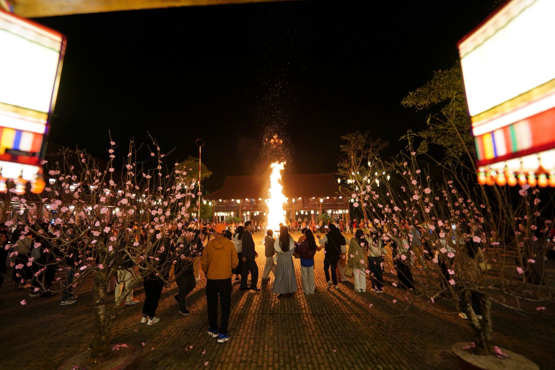 Báu vật 1000 năm tuổi ở Ninh Bình vừa lộ diện đã góp công lớn, giúp toàn tỉnh hốt trọn 2.000 tỉ đồng dịp Tết năm nay - Ảnh 8.