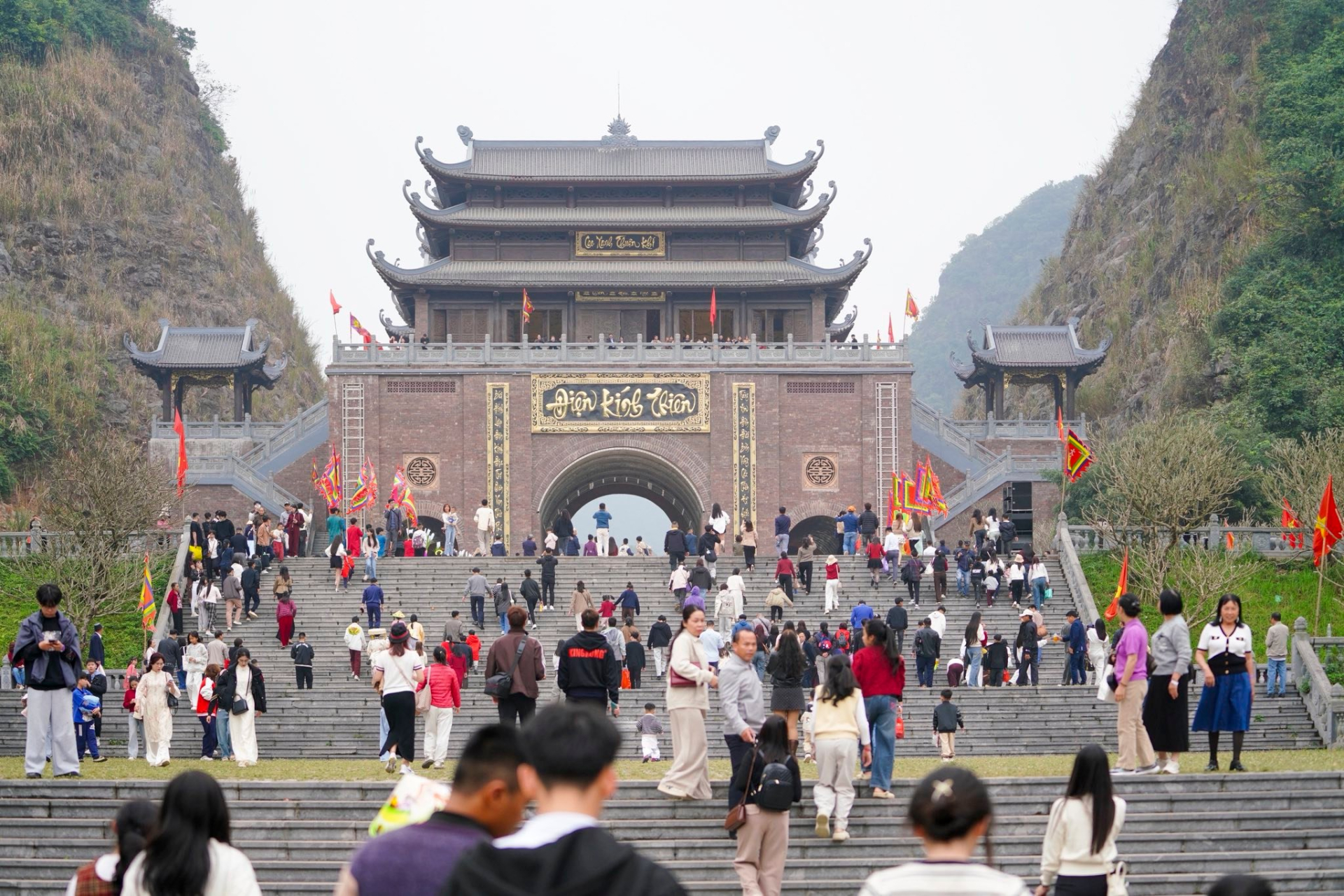 Báu vật 1000 năm tuổi ở Ninh Bình vừa lộ diện đã góp công lớn, giúp toàn tỉnh hốt trọn 2.000 tỉ đồng dịp Tết năm nay - Ảnh 7.