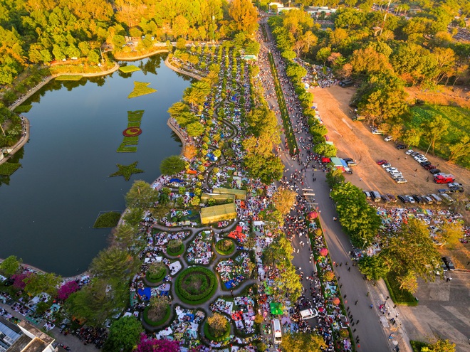 1 nơi ở Việt Nam hút gần 157.000 lượt khách trong 1 ngày, ken đặc người "cắm trại" ngay đầu năm mới - Ảnh 8.