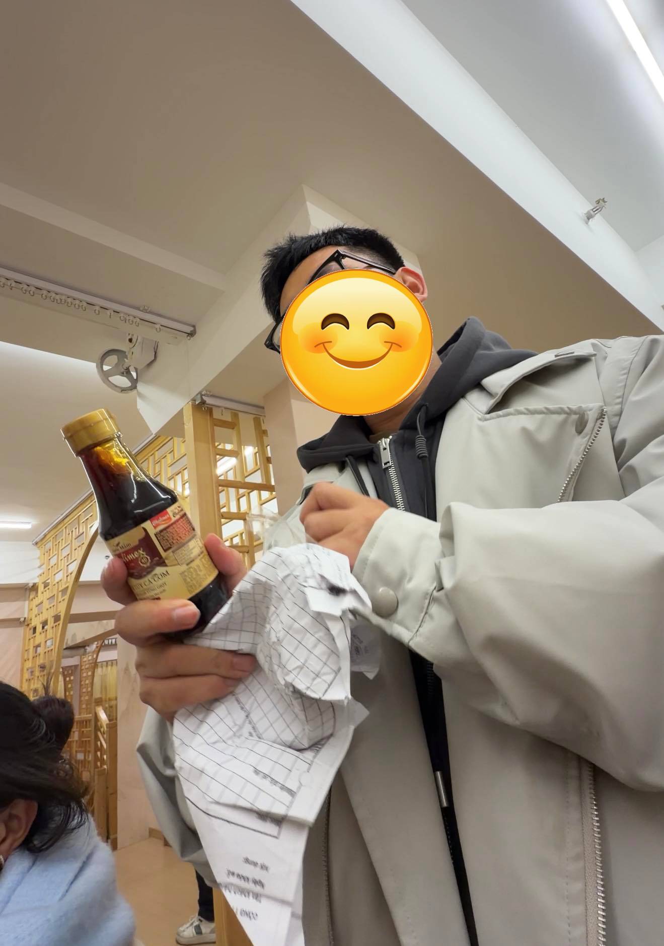 Du lịch Trung Quốc, khách Việt nhớ hương vị quê nhà qua 2 chai gia vị - Ảnh 2. Du lịch Trung Quốc, khách Việt nhớ hương vị quê nhà qua 2 chai gia vị - Ảnh 2.