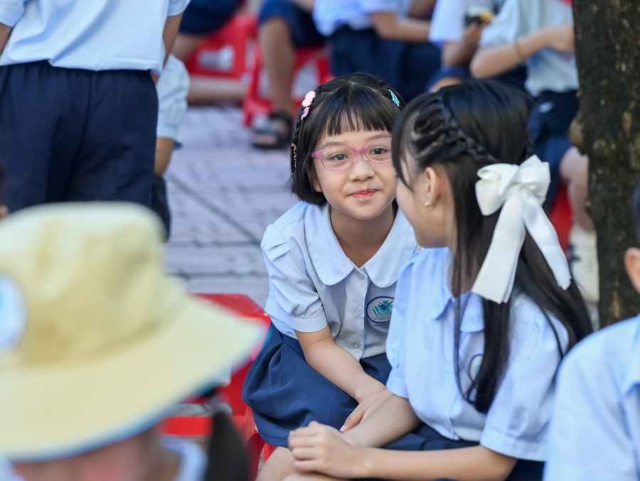 Phụ huynh H&agrave; Nội lo lắng trước khoản ph&iacute; nhập học lớp 1 năm 2026 - 2027 - Ảnh 1.