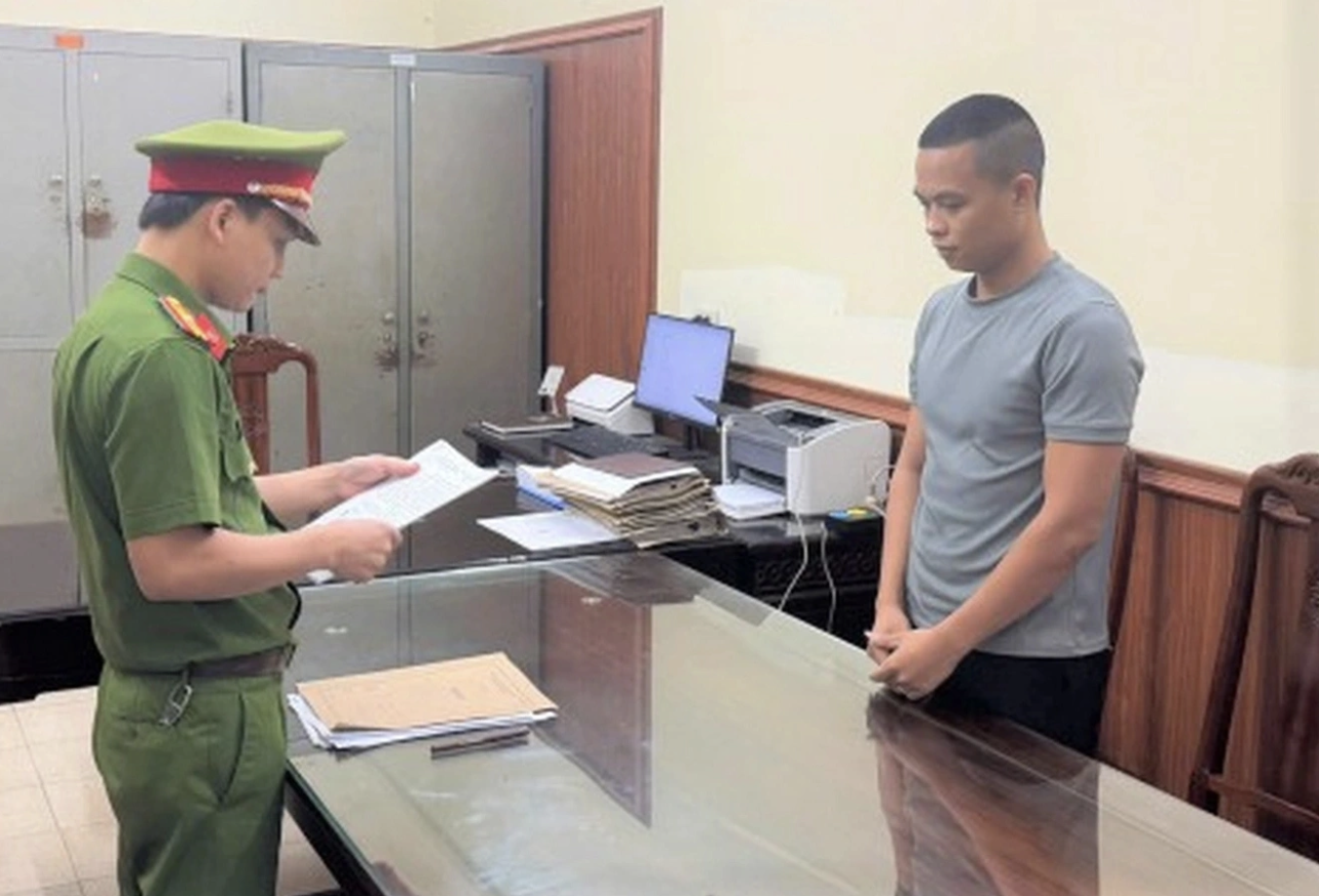 Từ người truyền cảm hứng đến hàng giả: Vụ án chấn động Năm 2025 - Ảnh 3.