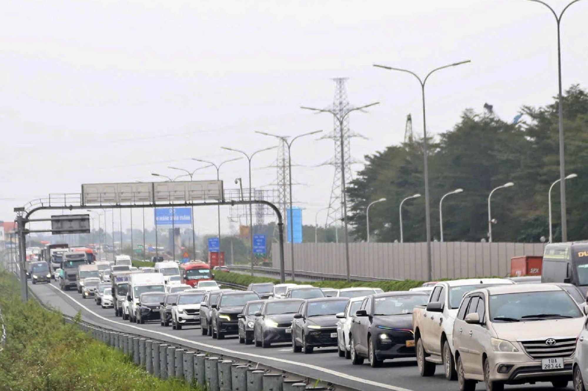 Khuyến cáo tham gia giao thông trong ngày cuối Tết Nguyên đán Bính Ngọ 2026 - Ảnh 1. Khuyến cáo tham gia giao thông trong ngày cuối Tết Nguyên đán Bính Ngọ 2026 - Ảnh 1.
