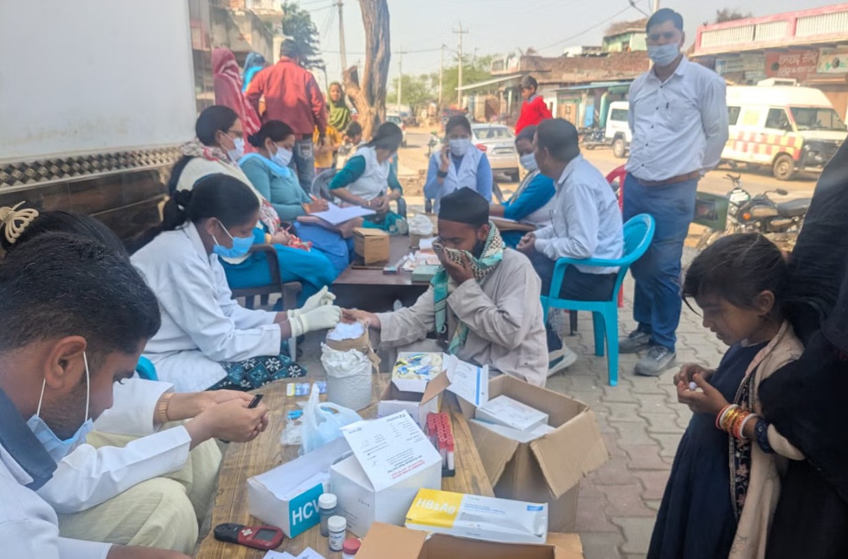 Ấn Độ thành lập trại y tế dã chiến sau khi 7 trẻ em tử vong liên tiếp - Ảnh 4. Ấn Độ thành lập trại y tế dã chiến sau khi 7 trẻ em tử vong liên tiếp - Ảnh 4.