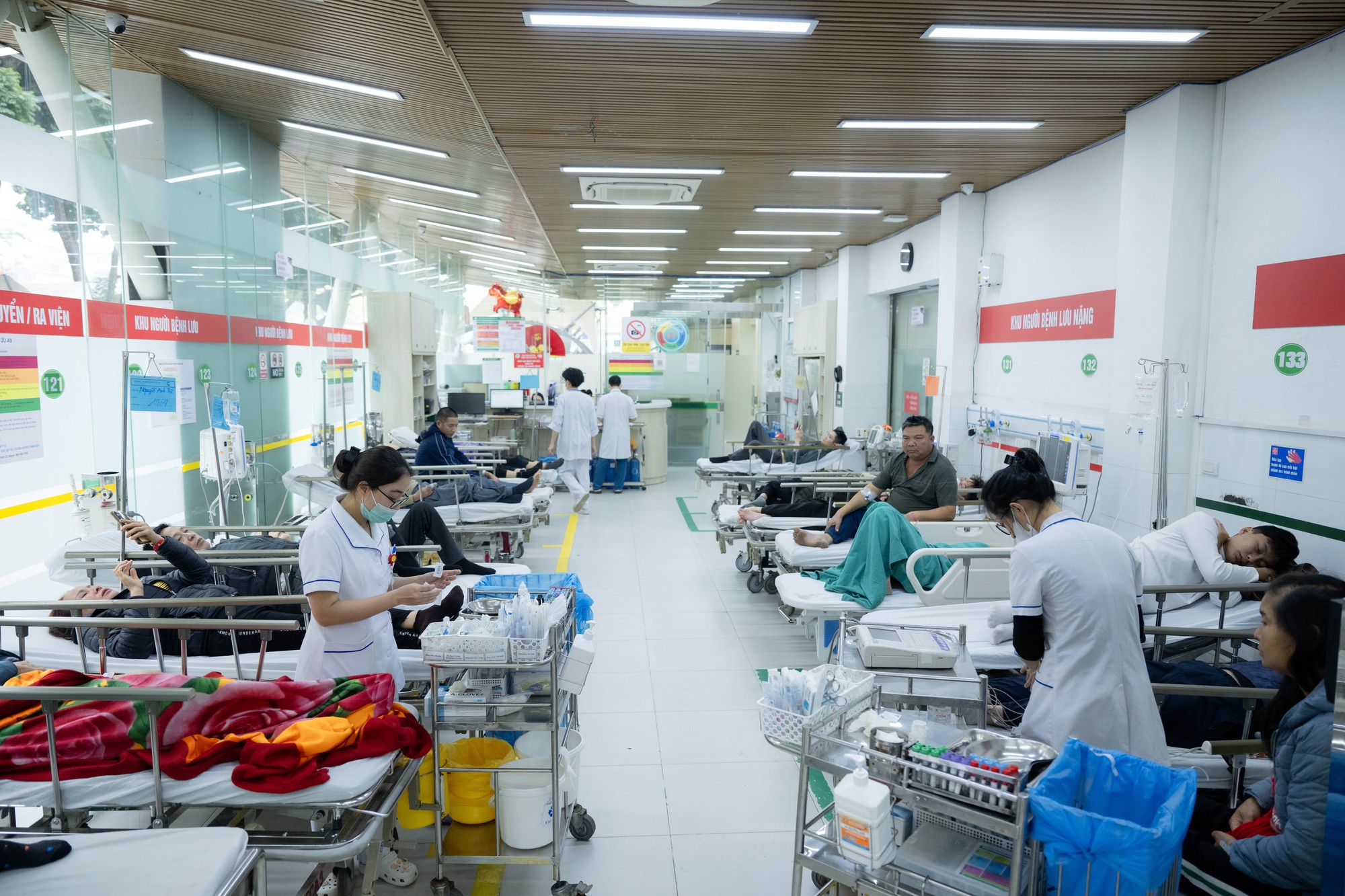 Trung tâm Cấp cứu A9, Bệnh viện Bạch Mai những ngày qua: 80 nhân viên căng mình cứu sống bệnh nhân, bỏ quên cái Tết ở phía sau 22 dsc8586 copy 1771729622007 17717296225341890170690