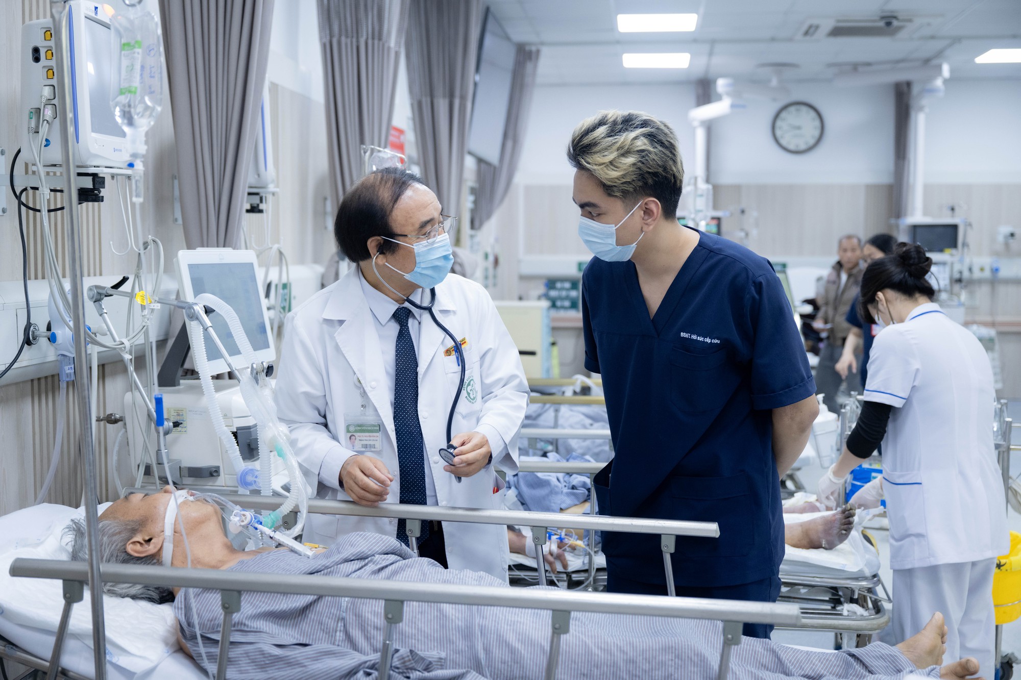 Trung tâm Cấp cứu A9, Bệnh viện Bạch Mai những ngày qua: 80 nhân viên căng mình cứu sống bệnh nhân, bỏ quên cái Tết ở phía sau 35 dsc8725 copy 1771729673869 17717296741401523676410