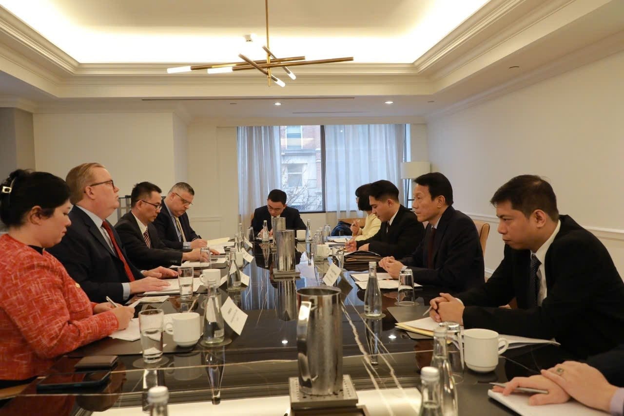 Bộ trưởng Bộ Công an họp với Tập đoàn bán lẻ lớn nhất thế giới: Cam kết rót vốn vào hạ tầng số Việt Nam - Ảnh 2.