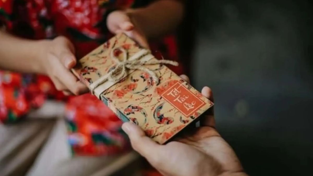 Về qu&ecirc; vợ ch&uacute;c Tết, mẹ vợ l&igrave; x&igrave; cho 1 phong bao, 5 ng&agrave;y sau t&ocirc;i mới mở ra xem rồi sững người bối rối- Ảnh 1.