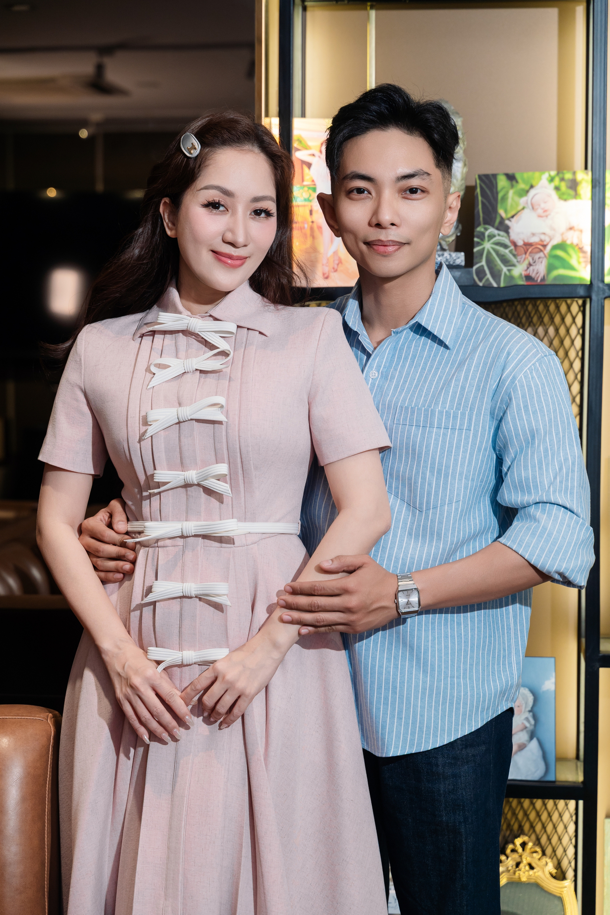 Kh&aacute;nh Thi: "Chứng kiến họ l&agrave;m những động t&aacute;c đ&oacute; hằng ng&agrave;y n&ecirc;n kh&ocirc;ng c&ograve;n cảm gi&aacute;c ghen nữa" - Ảnh 3.