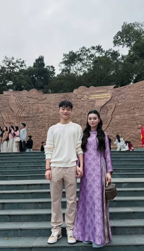 Xuân Bắc U23 Việt Nam bất ngờ tay trong tay với gái đẹp từng thi hoa hậu giữa lúc chuyện tình cảm gây xôn xao- Ảnh 1.