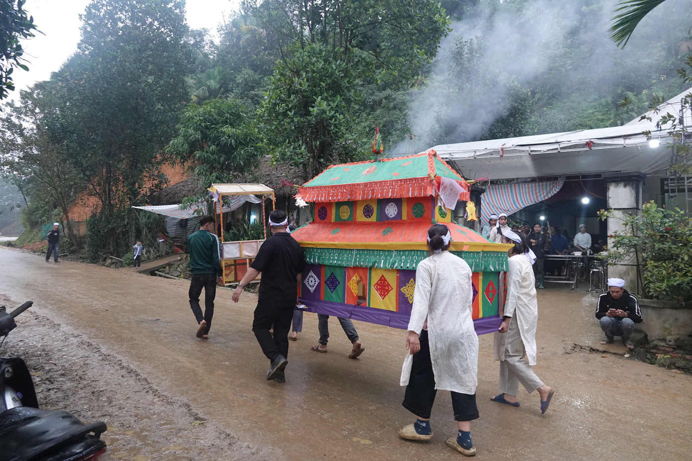 Thảm kịch chìm tàu trên hồ Thác Bà: Đau thương của Bốn gia đình năm 2026 - Ảnh 6.