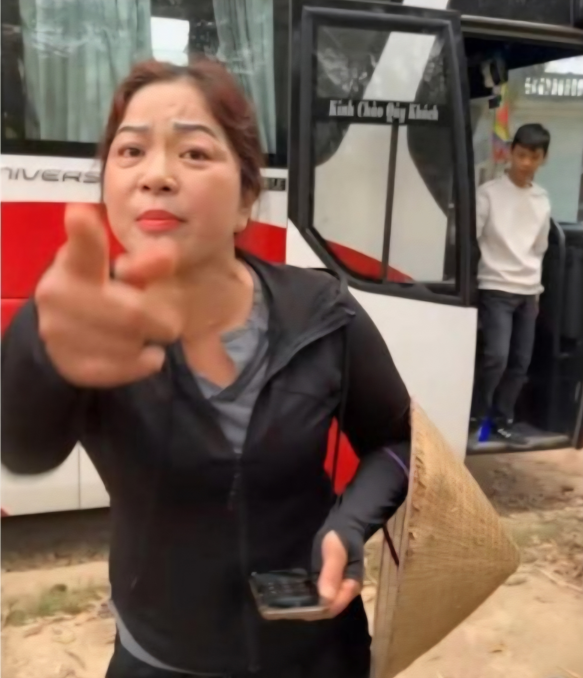 C&ocirc;ng an thanh h&oacute;a cảnh b&aacute;o thu tiền gửi xe tr&aacute;i ph&eacute;p tại lễ hội đầu năm 2026 - Ảnh 2.