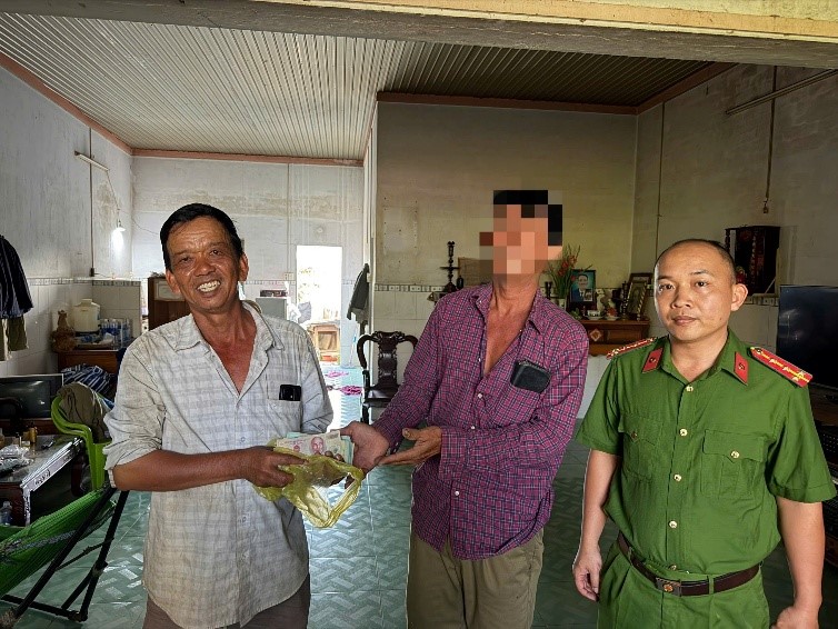 Ph&aacute;t hiện 80 triệu đồng trong bọc ni l&ocirc;ng mất ngay s&aacute;t Tết, người đ&agrave;n &ocirc;ng SN 1978 b&aacute;o c&ocirc;ng an khẩn trương truy t&igrave;m - Ảnh 2.