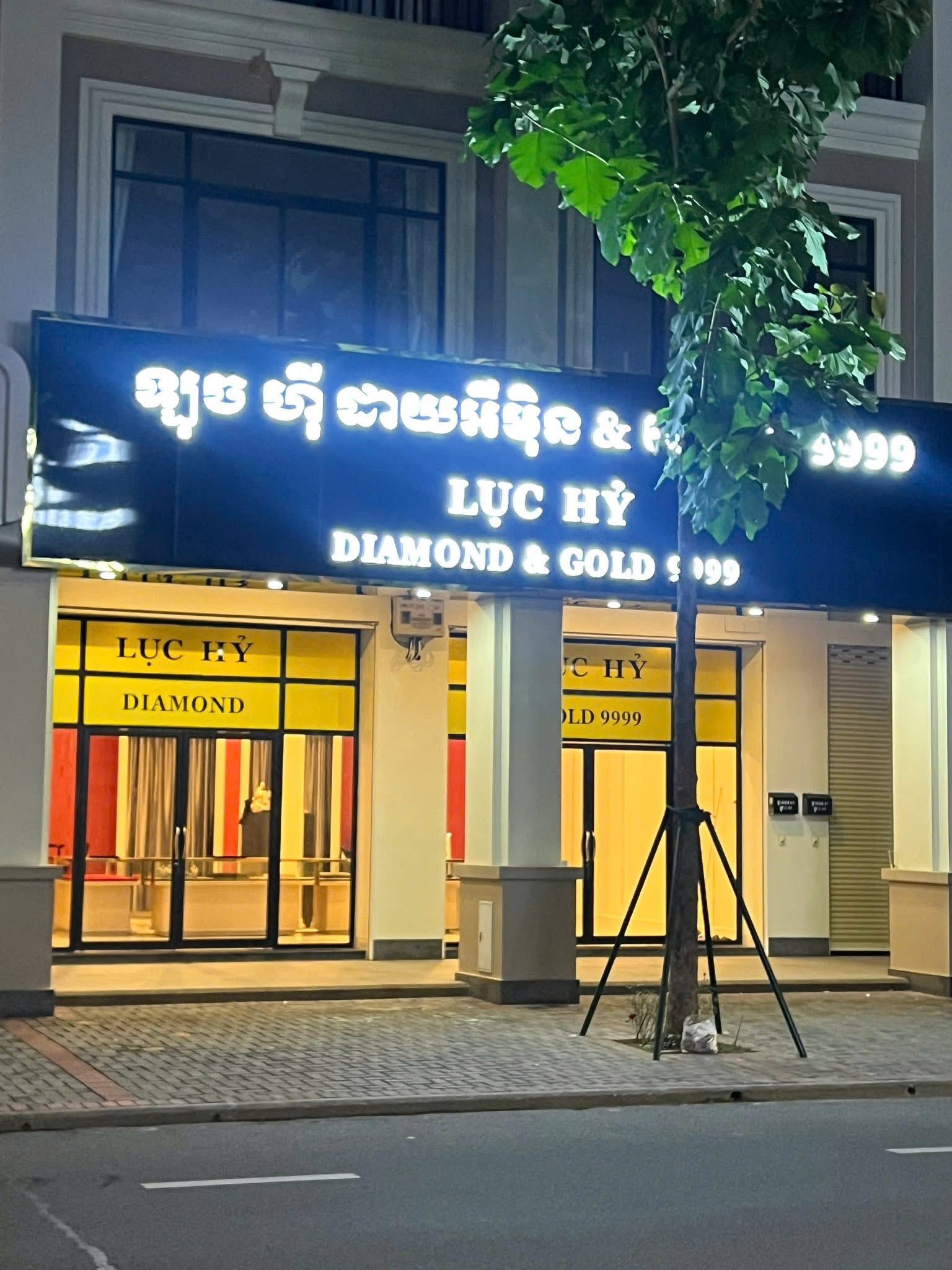 "Thảo Gà" là ai? Sự thật về anh chàng bán quần áo online trở thành CEO chuỗi cửa hàng kim cương chỉ sau 2 năm - Ảnh 2.