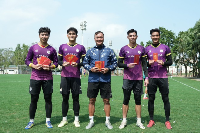 Đầu năm chấm&hellip; 0 điểm cho Chủ tịch CLB H&agrave; Nội! - Ảnh 5.