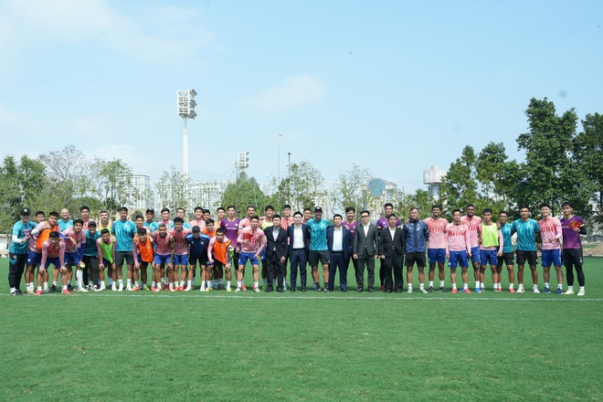 Đầu năm chấm&hellip; 0 điểm cho Chủ tịch CLB H&agrave; Nội! - Ảnh 3.