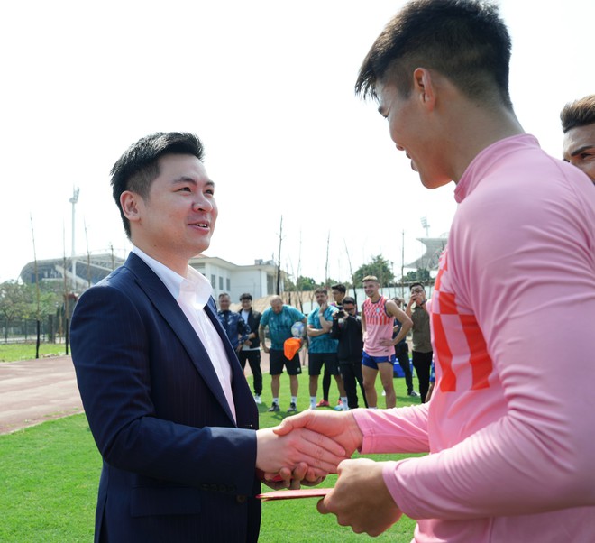 Đầu năm chấm&hellip; 0 điểm cho Chủ tịch CLB H&agrave; Nội! - Ảnh 2.