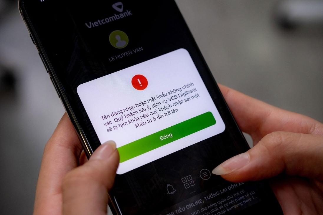 T&agrave;i khoản ng&acirc;n h&agrave;ng bị kh&oacute;a đột ngột: Chi&ecirc;u tr&ograve; lừa đảo tinh vi năm 2026 - Ảnh 2.