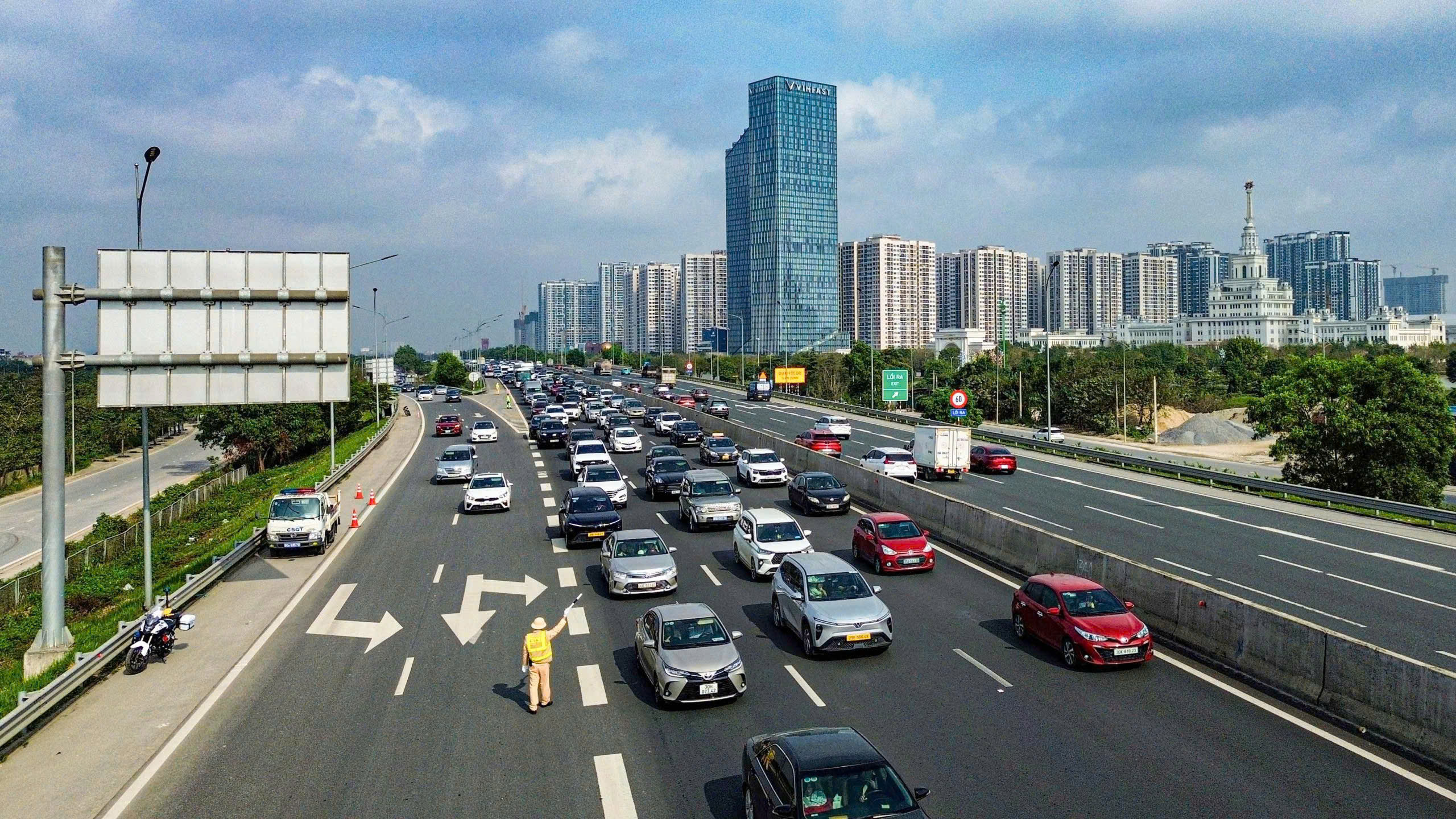 Chuyến xuân vận đi vào lịch sử từ mặt đất lên bầu trời