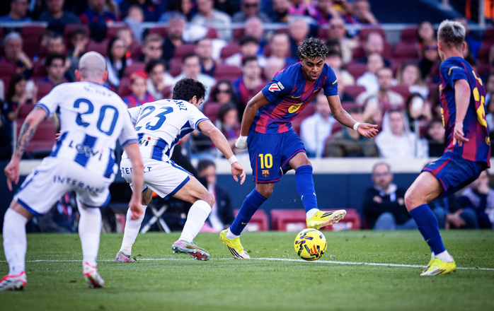 Barcelona thắng áp đảo Levante, vững ngôi đầu La Liga - Ảnh 4.