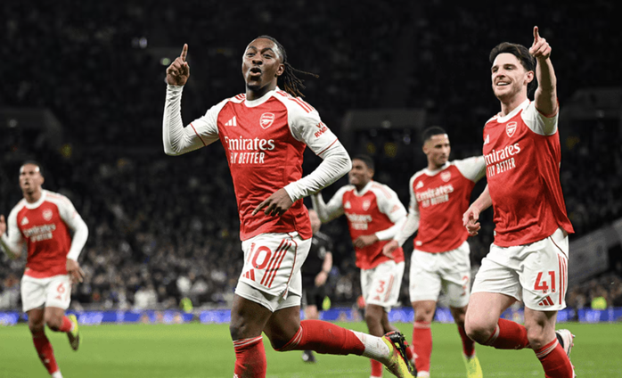 Arsenal thắng nghiền ép Tottenham, Eze rực sáng derby Bắc London - Ảnh 1.