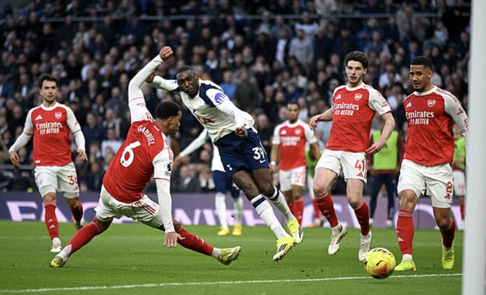 Arsenal thắng nghiền ép Tottenham, Eze rực sáng derby Bắc London - Ảnh 2.