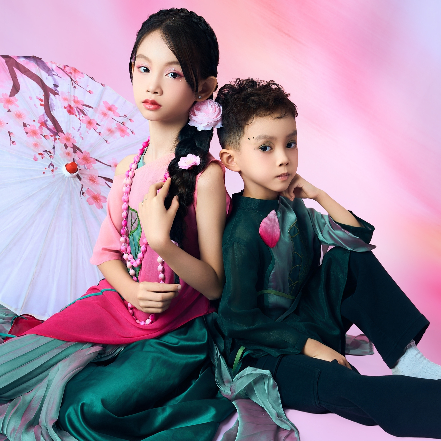 Bộ đ&ocirc;i mẫu nh&iacute; Ngọc Anh v&agrave; Gia Hưng "bắt trend" văn h&oacute;a truyền thống ấn tượng - Ảnh 2.