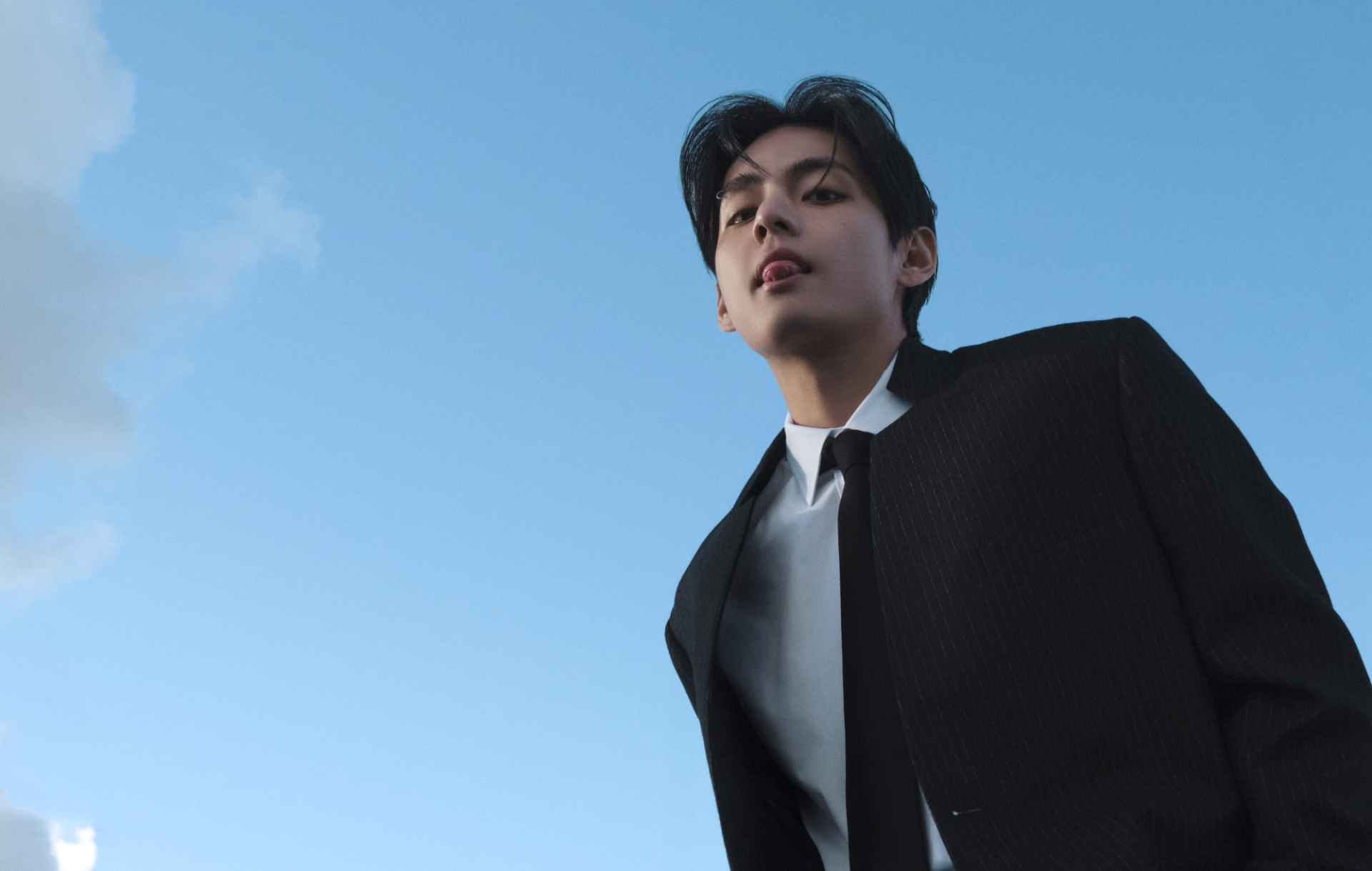 Giọng h&aacute;t kinh ho&agrave;ng của mỹ nam đẹp nhất thế giới, nghe biết lu&ocirc;n l&yacute; do ra nhạc flop- Ảnh 8.